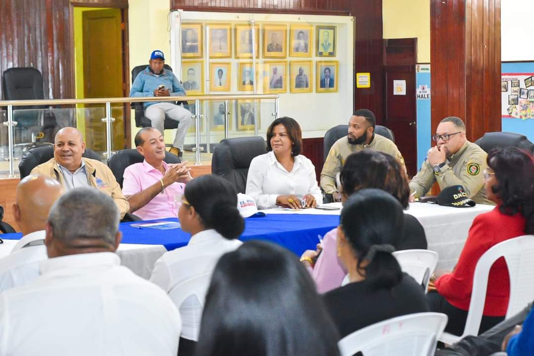 Gobernadora Rafaela Javier encabeza Mesa de Seguridad Ciudadana en Yamasá