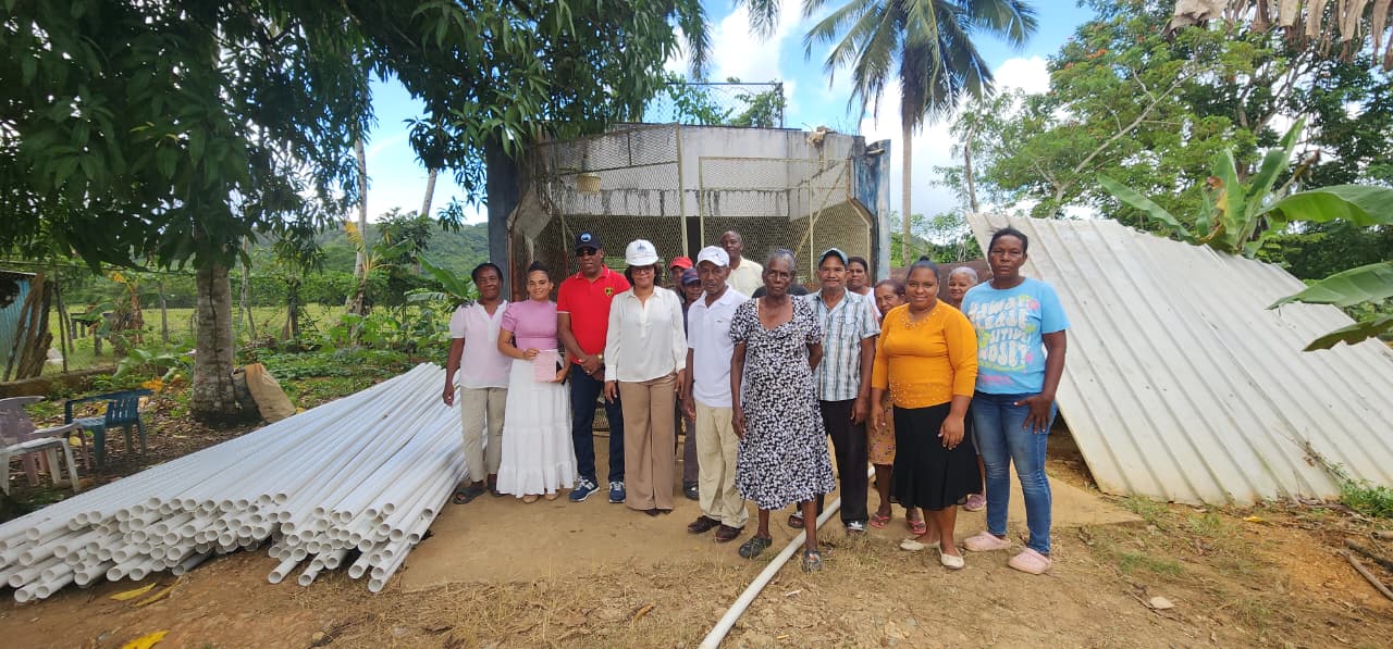 Gobernadora supervisa trabajos de aceras, contenes y de sus calles en el municipio de Sabana Grande de Boyá.