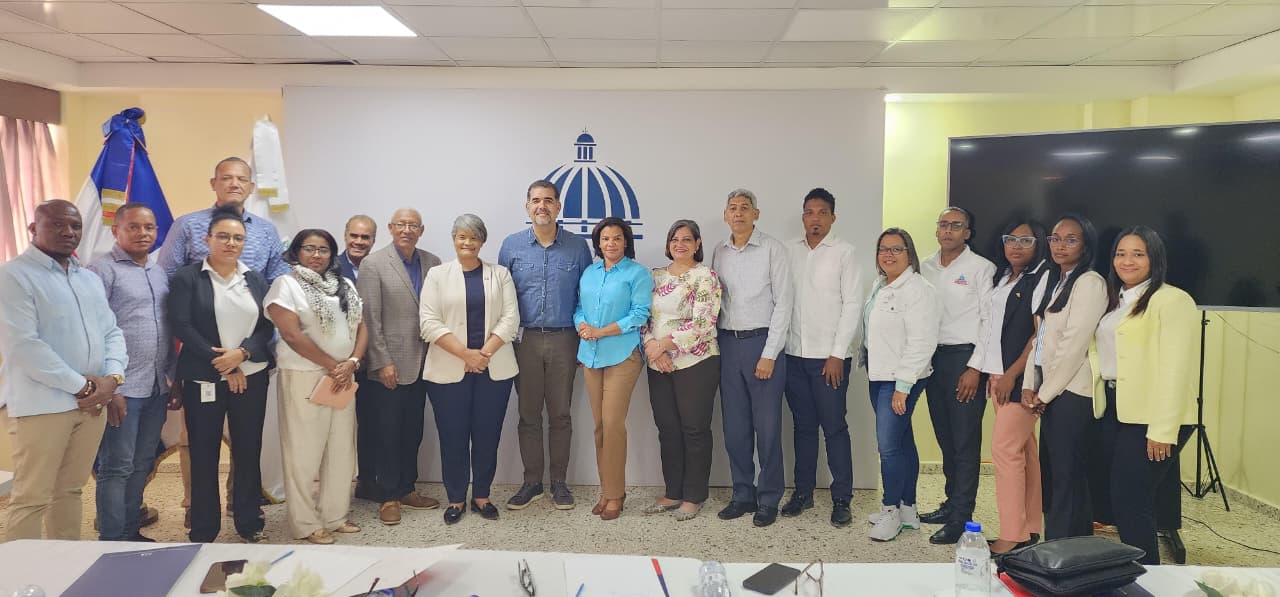 Gobernadoras de la Región Higuamo reciben inducción sobre estructura y funciones del Ministerio de Hacienda y Economía