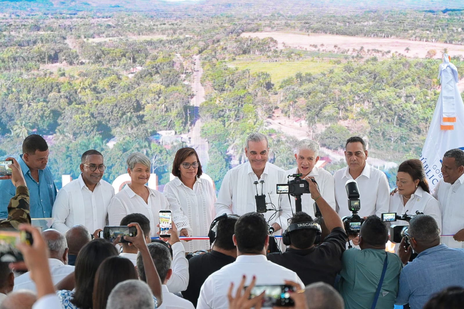 Presidente Luis Abinader inaugura carretera Bayaguana–El Puerto y fortalece la conectividad en la región Este