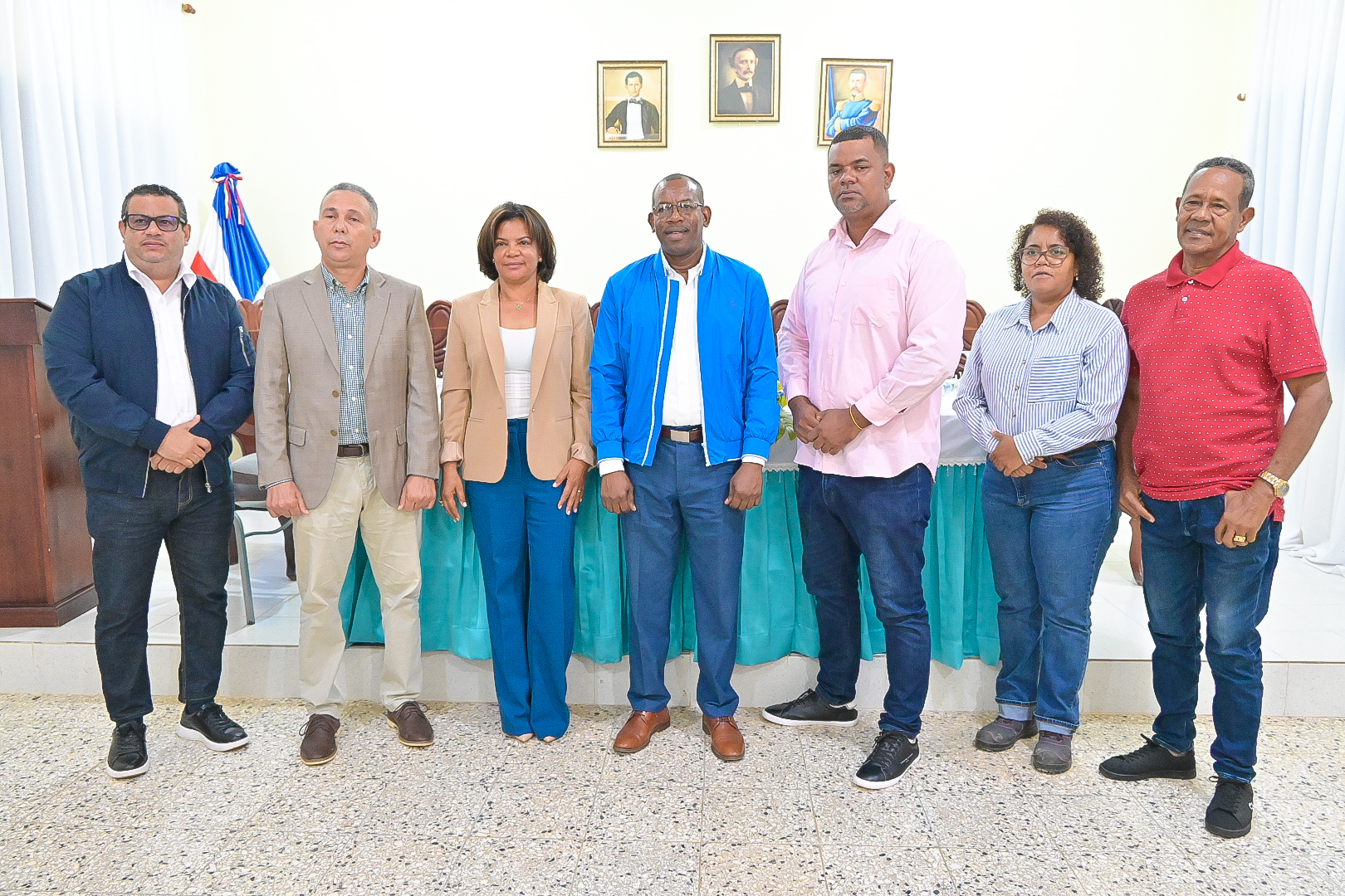 Autoridades reciben al director de UTECT para evaluar proceso de titulación en Bayaguana