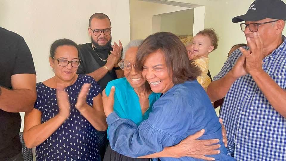 Gobierno devuelve hogar digno a familia afectada por incendio en Bayaguana