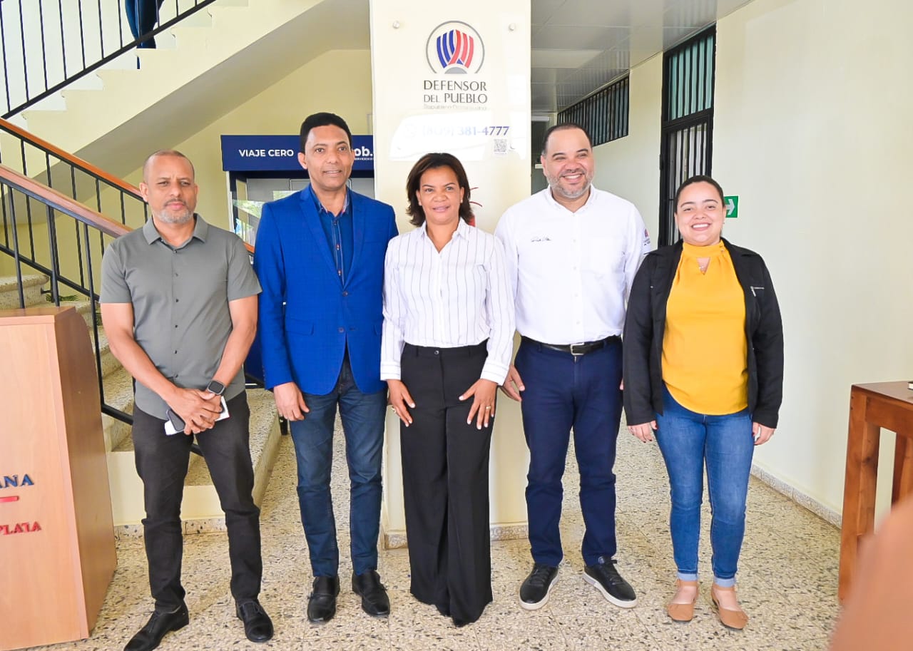 Gobernadora de Monte Plata recibe al Defensor del Pueblo para fortalecer atención a necesidades comunitarias