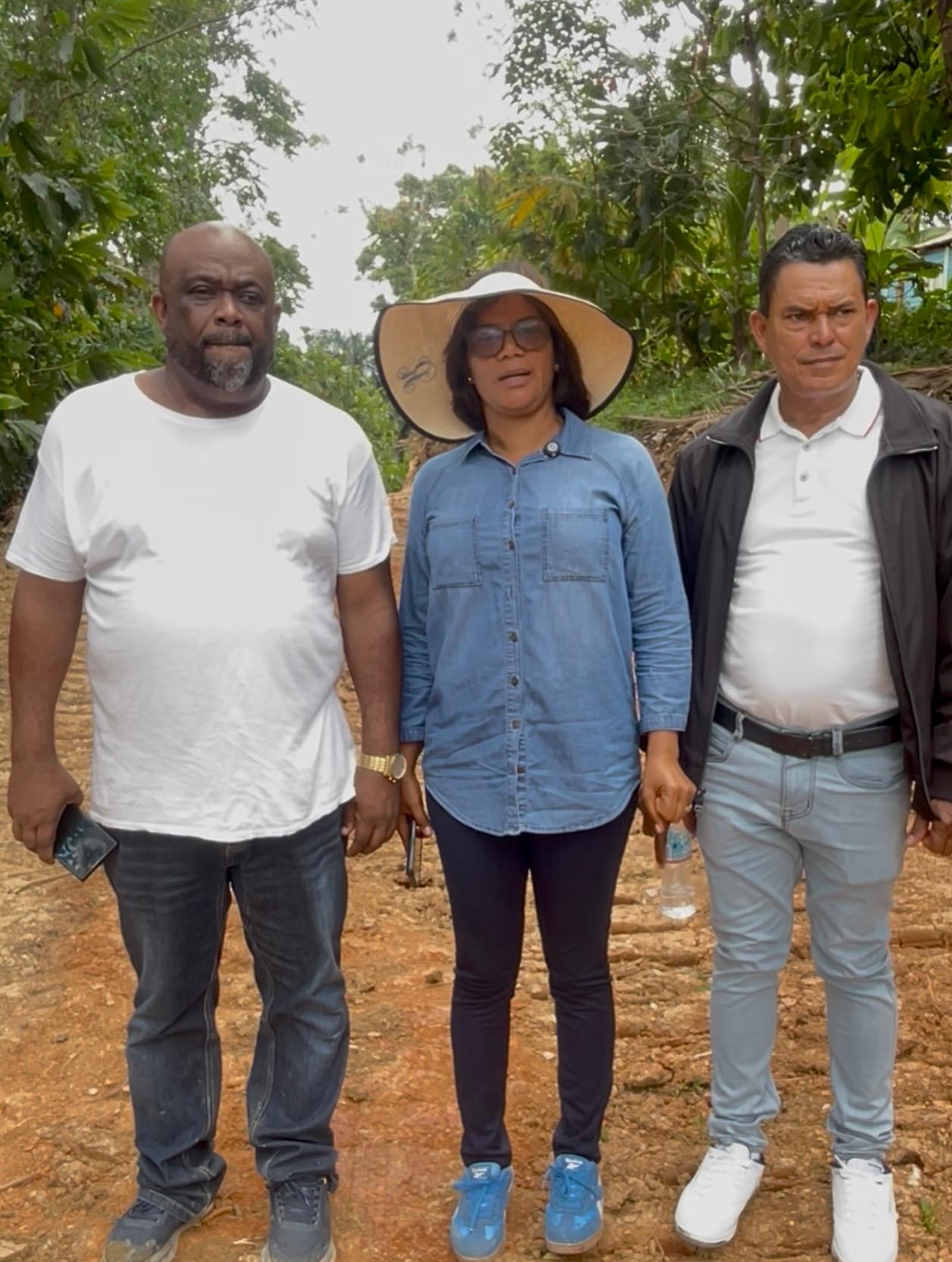 Gobernación de Monte Plata responde a demanda comunitaria con la construcción de camino en Serralles Peralvillo