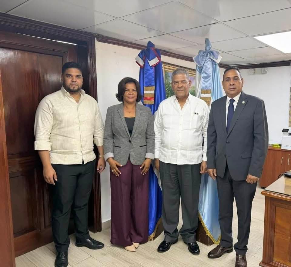 Gobierno salda deuda histórica con parceleros de Monte Plata mediante Plan Nacional de titulación.