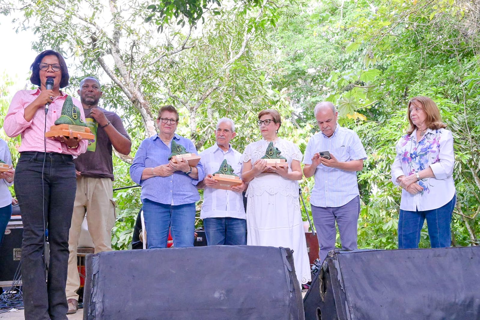 Hermanos Guillén y FINCC distinguen a la gobernadora Rafaela Javier con el Premio Yokojun Guamán