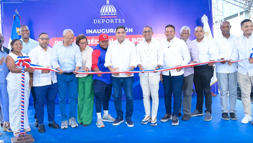 Gobierno impulsa el deporte en Los Botados Monte Plata con entrega de importante obra deportiva