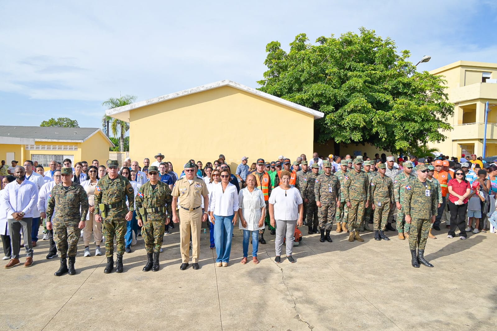 Bayaguana recibe exitoso operativo médico y social encabezado por el Ministerio de Defensa y la Gobernación de Monte Plata