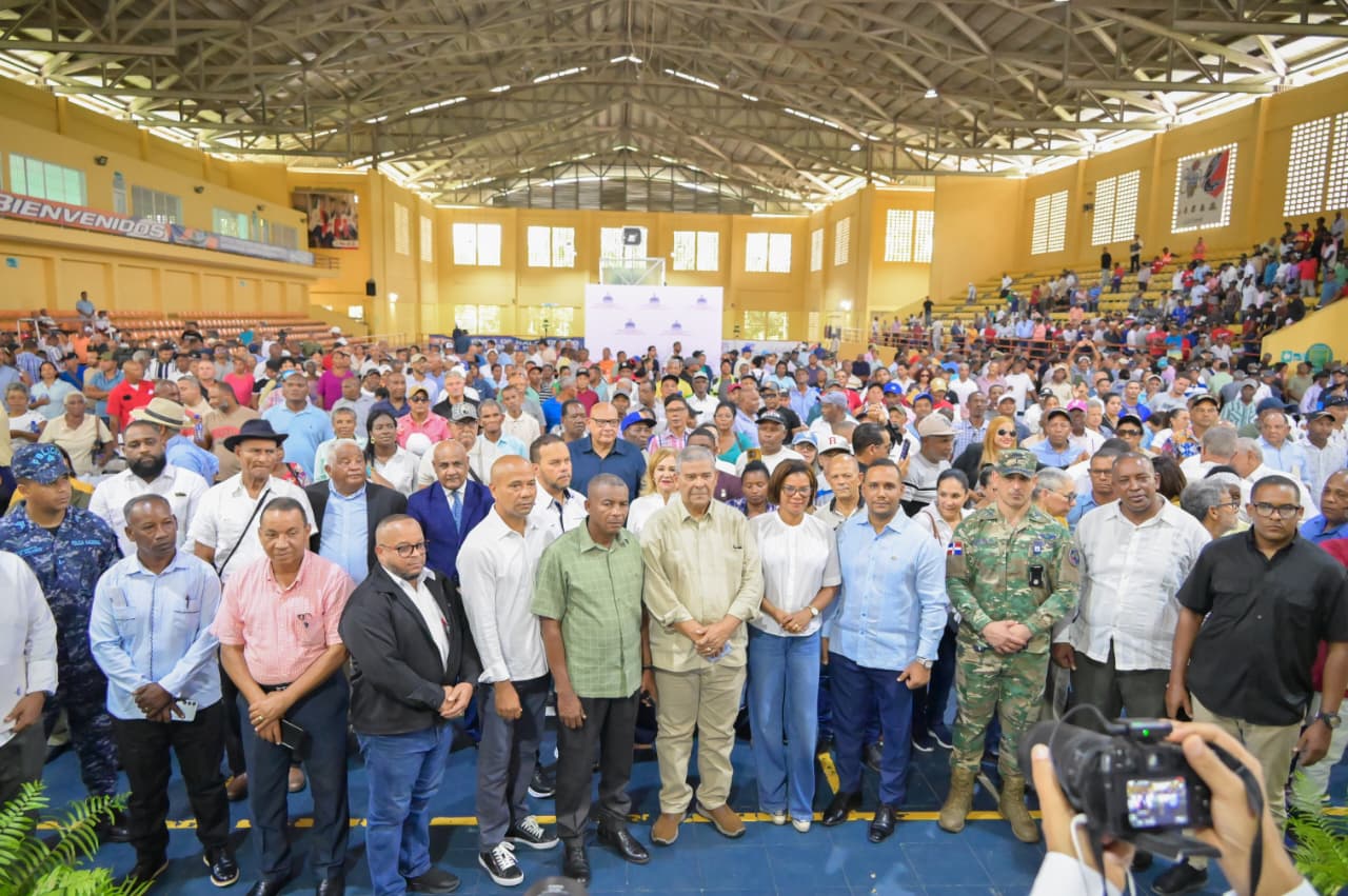Gobierno inicia en Monte Plata proceso de titulación definitiva para más de 2,000 parceleros