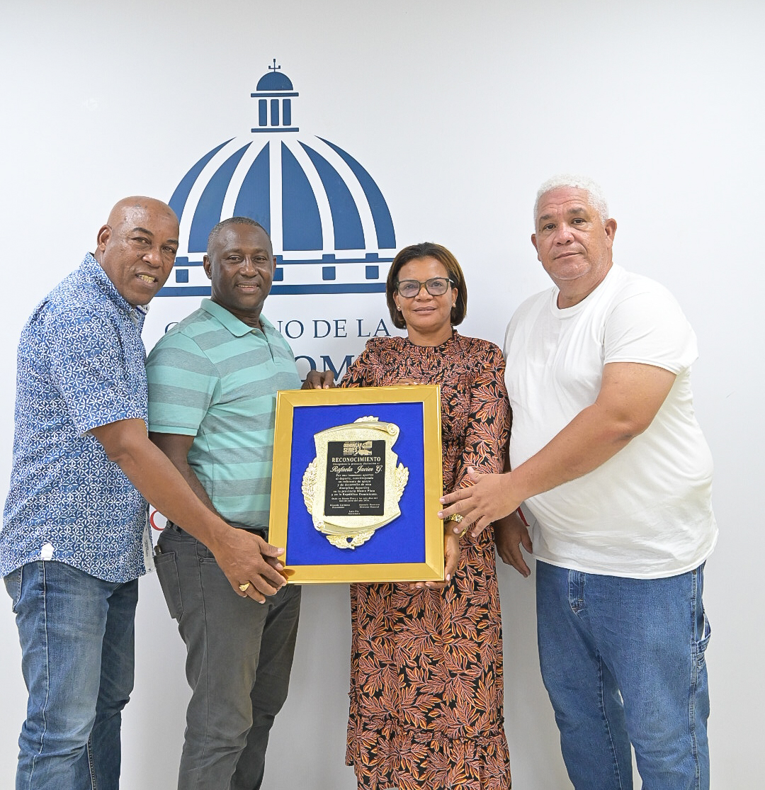 Gobernadora Rafaela Javier Gomera es reconocida por impulsar el desarrollo del deporte en la provincia