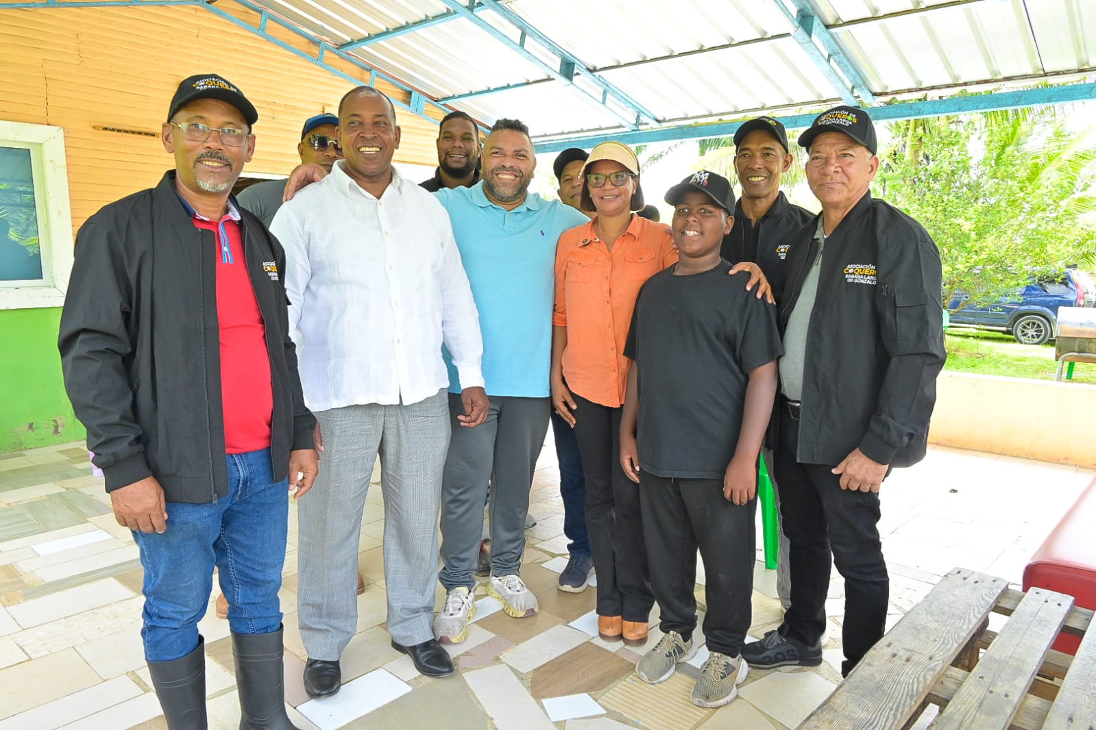 Gobernadora realiza recorrido por proyecto de cocos y supervisa proceso de levantamiento para la titulación definitiva en Sabana Larga de Gonzalo