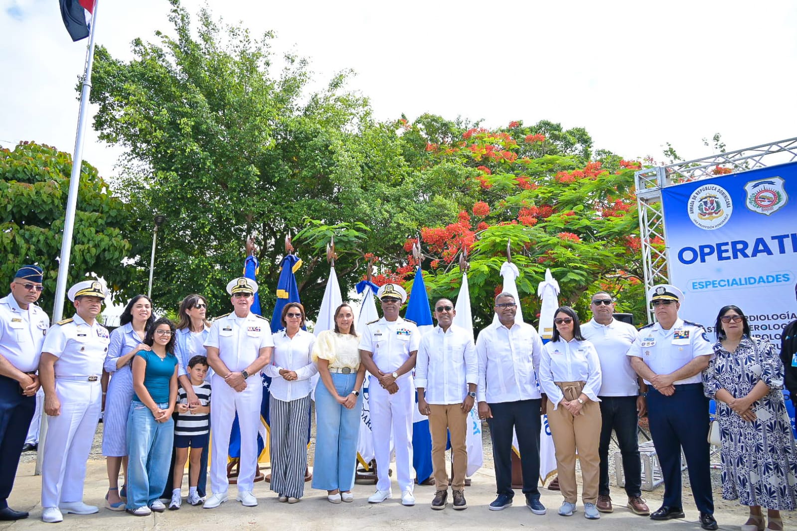Gobernadora presente en operativo médico realizado por la Armada de la República Dominicana en Monte Plata